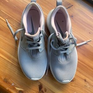 Nike Women's Light Gray and Pale Pink Athletic Shoes